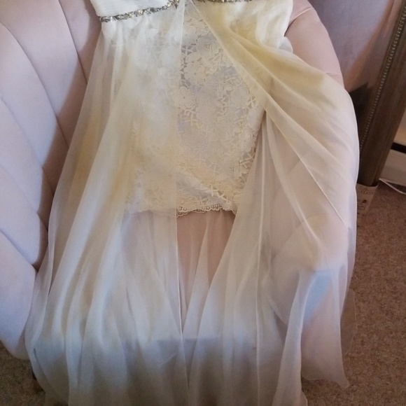 Beautiful white lace and floor length sheer panel - Picture 3 of 4